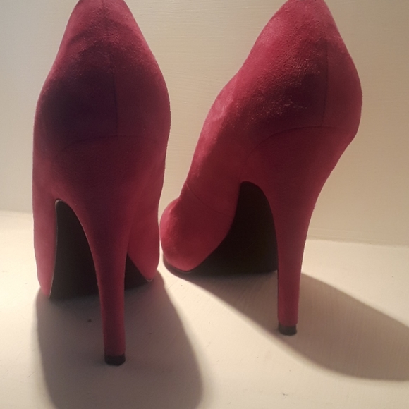 Heels - Picture 4 of 4